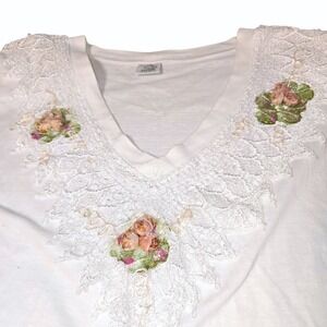 Vintage 90s Women's White‎ V-Neck Lace Floral Applique T-Shirt Size 3X Plus Size